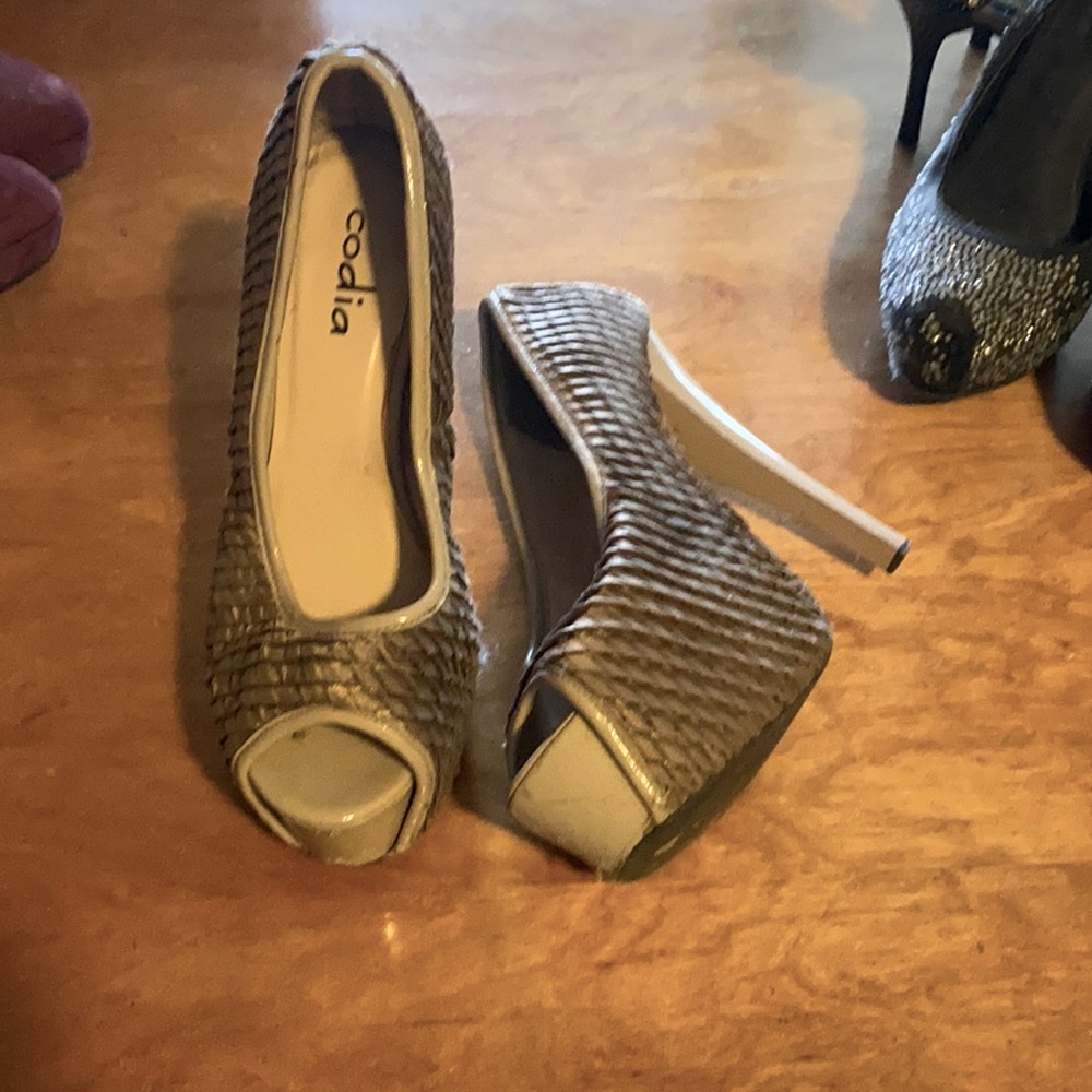 Lovely heels for a night out or for the day time. 60$ or best offer